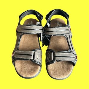 NEW Big boys size 4 brown sandals, new with tags!